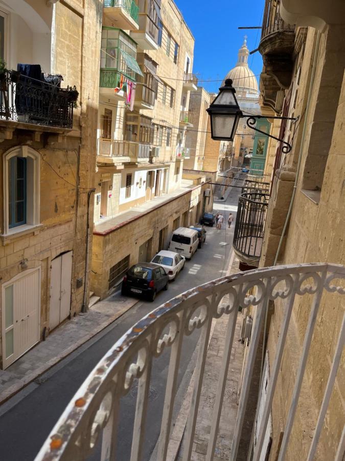 Traditional Townhouse In The Hearth Of Valletta Exterior photo