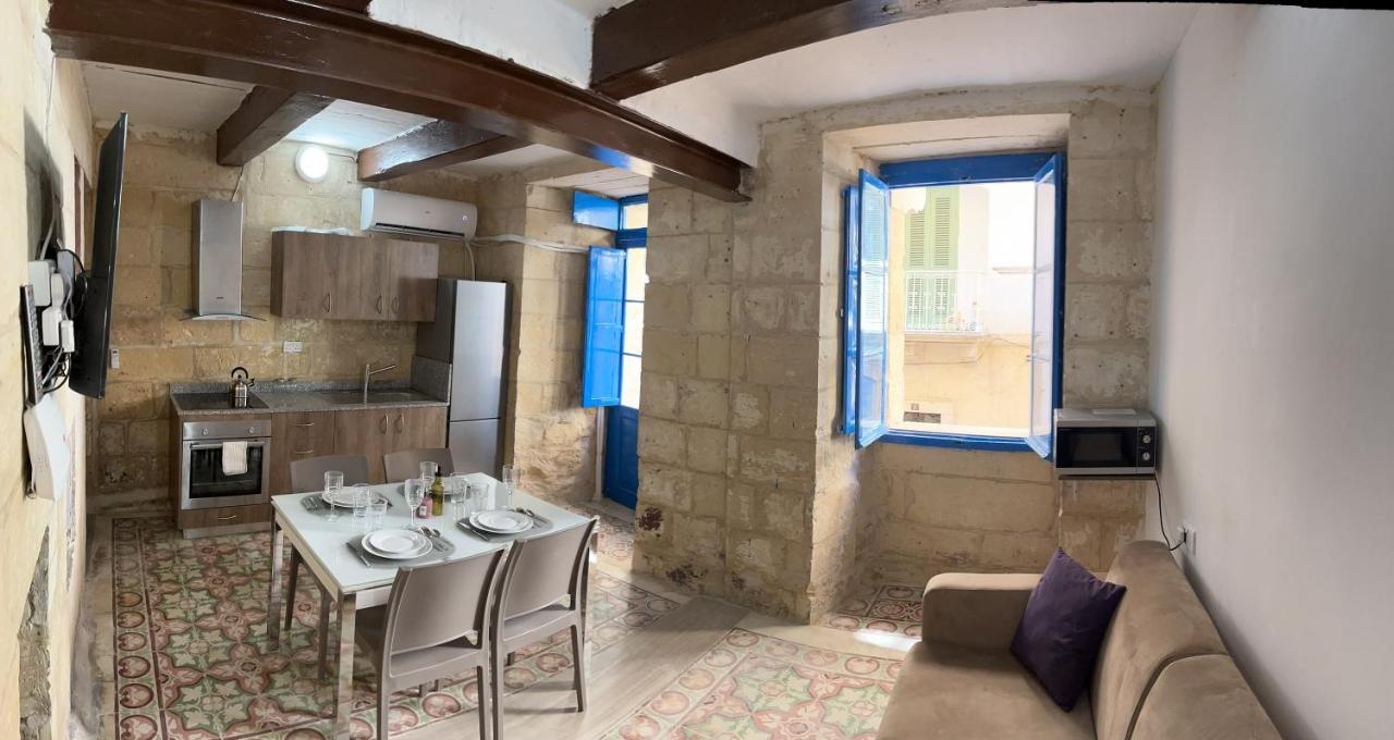 Traditional Townhouse In The Hearth Of Valletta Exterior photo