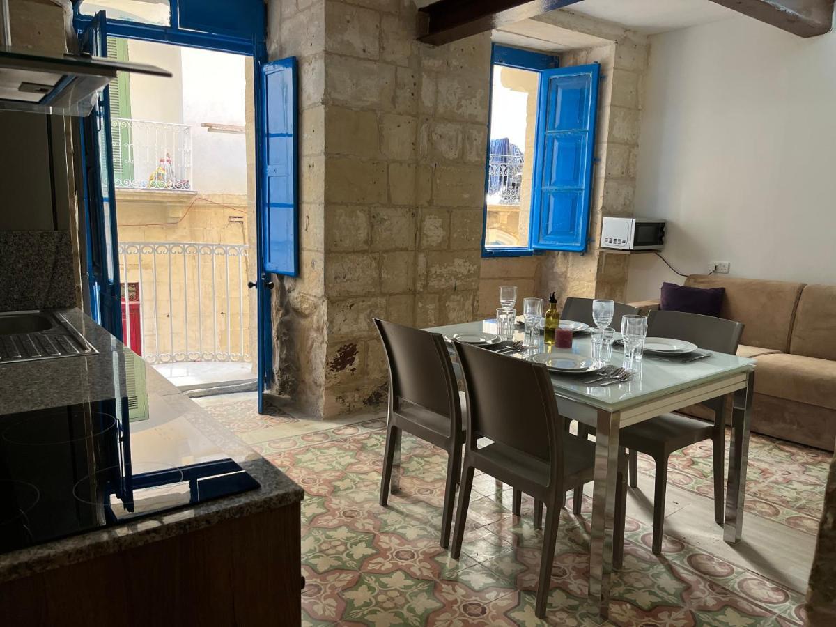 Traditional Townhouse In The Hearth Of Valletta Exterior photo